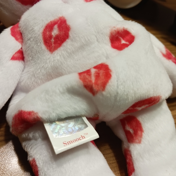 Smooth the Kisses Beanie Babie Bear - Picture 13 of 15